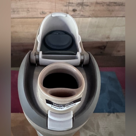 Owala "Down to Earth" 24oz Free Sip New Neutral Gray Brown Tan - New - Picture 8 of 11